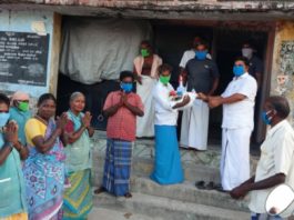 கொரொனா தடுப்பு பணியாளர்களுக்கு கடையம் பொன்.கோபு அளித்த பாதுகாப்பு நிவாரண பொருட்கள்
