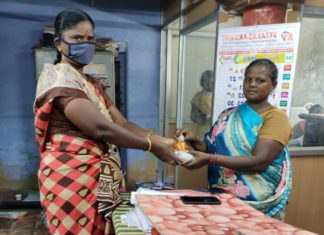 குன்னூர் ஊராட்சியில் மண்டல அலுவலரும்,ஊராட்சி தலைவரும் நிவாரண உதவி வழங்கல்