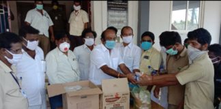 திருப்பத்தூர் பகுதியில் தூய்மை பணியாளர்களுக்கு ஒருவேளை உணவு வழங்கிய மருதுஅழகுராஜ்