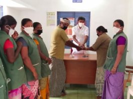 மக்களை காப்பவர்களுக்கு வைட்டமின் மாத்திரை வழங்கிய மாதப்பூர் ஊராட்சி