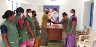 மக்களை காப்பவர்களுக்கு வைட்டமின் மாத்திரை வழங்கிய மாதப்பூர் ஊராட்சி