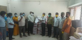 இராஜபாளையத்தில் கிராம நிர்வாக அலுவலர்கள் சங்கம் சார்பாக நிவாரண உதவி