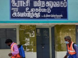 உள்ளாட்சி கட்டிடங்களில் பெயர் பலகை நீக்க நடவடிக்கை எடுக்கவேண்டும்.