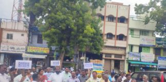 சேலத்தில் ஊராட்சி செயலாளர்கள் போராட்டம்