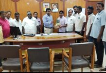 திட்ட இயக்குநரை சந்தித்த ஊராட்சி செயலாளர்கள்