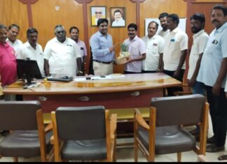 திட்ட இயக்குநரை சந்தித்த ஊராட்சி செயலாளர்கள்