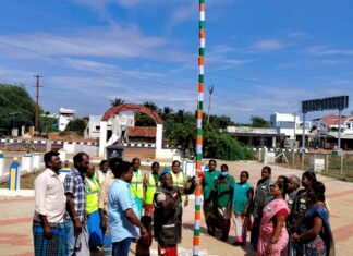 சிவகங்கை – கடைநிலை ஊழியர்கள் கொடியேற்றினர்