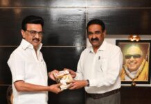 முதல்வருக்கு ஆங்கில புத்தாண்டு வாழ்த்து தெரிவித்த ஆணையர்