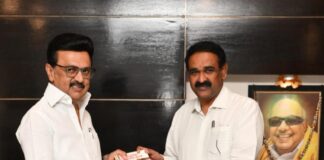 முதல்வருக்கு ஆங்கில புத்தாண்டு வாழ்த்து தெரிவித்த ஆணையர்